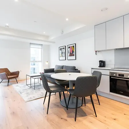 The Hunt One Apartment *