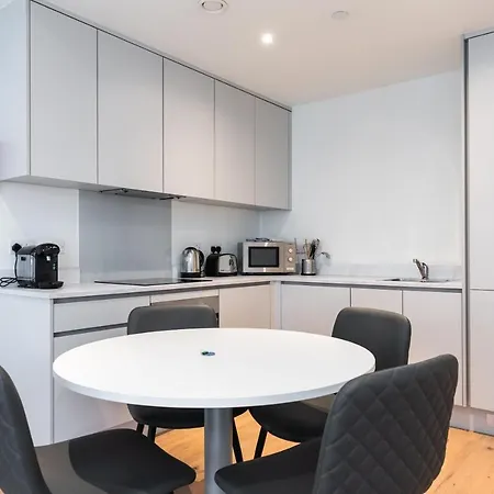 The Hunt One Apartment *