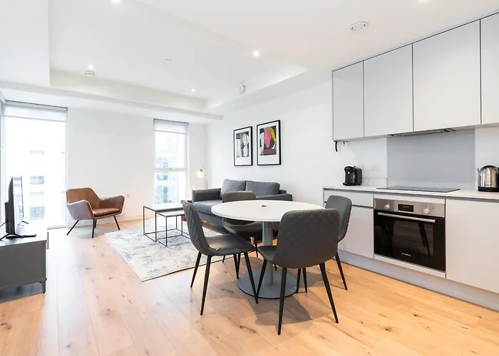 The Hunt One Apartment *